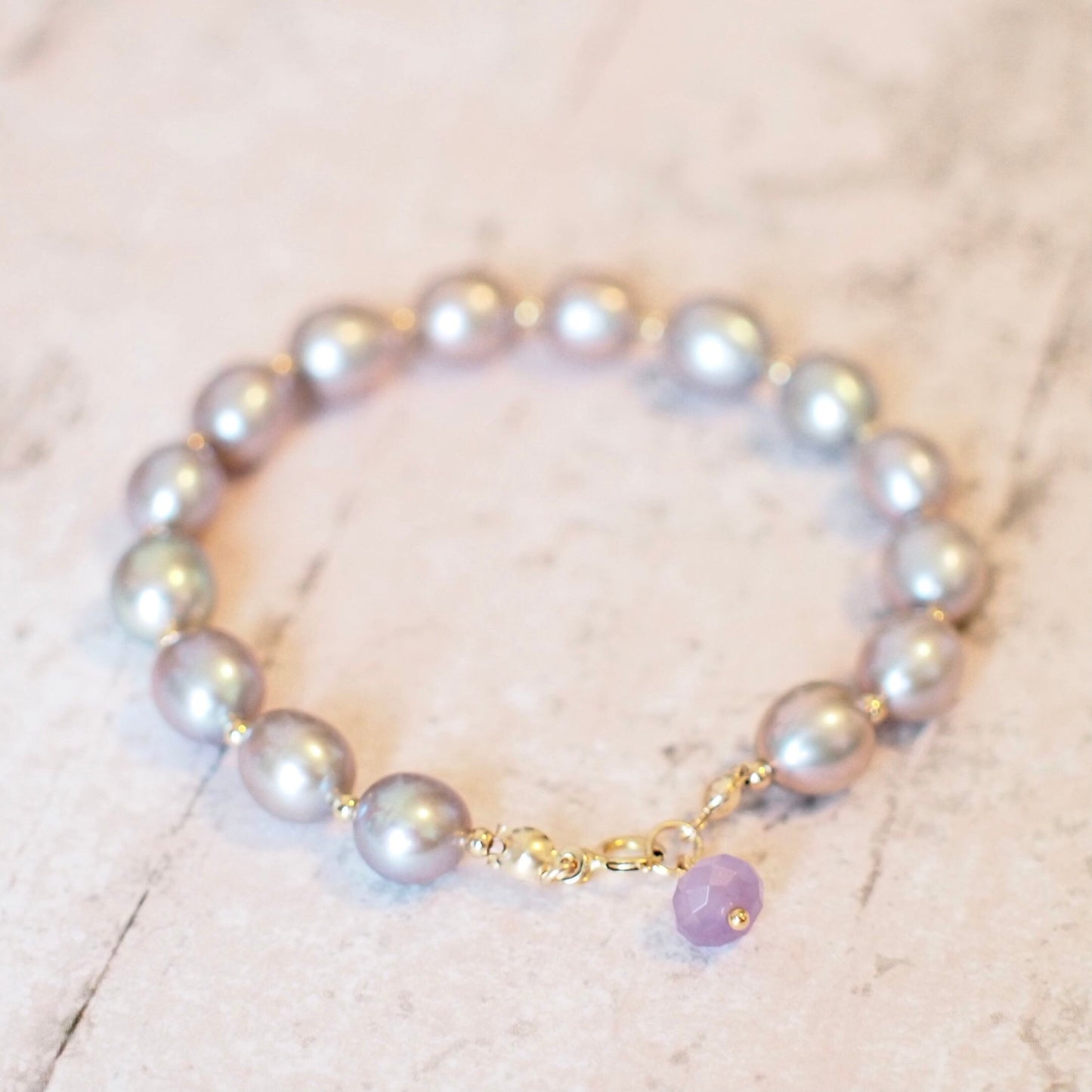 Silverish Gray Baroque Pearl Bracelet // Silverish Gray // Elegant & Stunning // 14K gold-filled