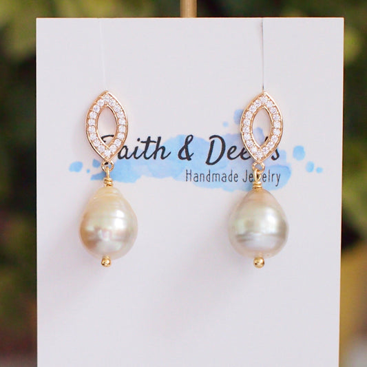 South Sea Pearl Earrings // Simple Earrings // Teardrop // Exceptional Lustre