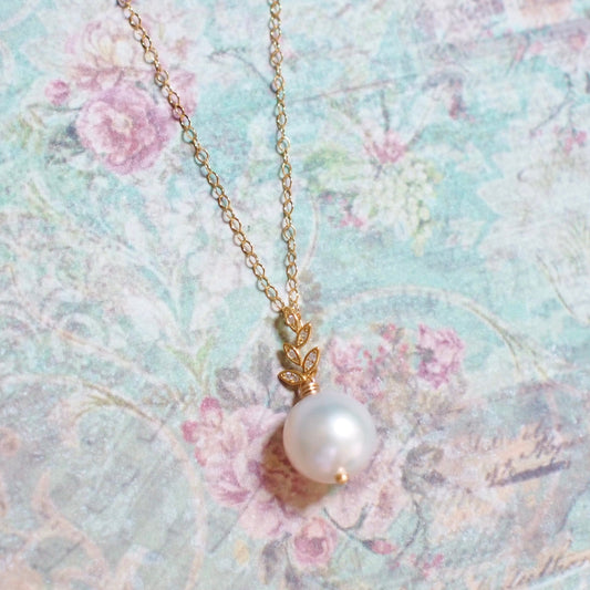 Fresh Water Pearl Pendant // 14K Gold-filled // Classic & Elegant