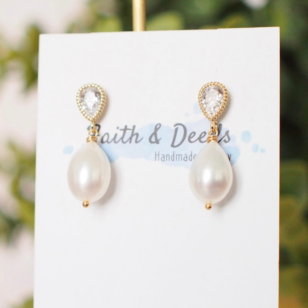 Freshwater Teardrop Pearl Earrings // Simple & Classy