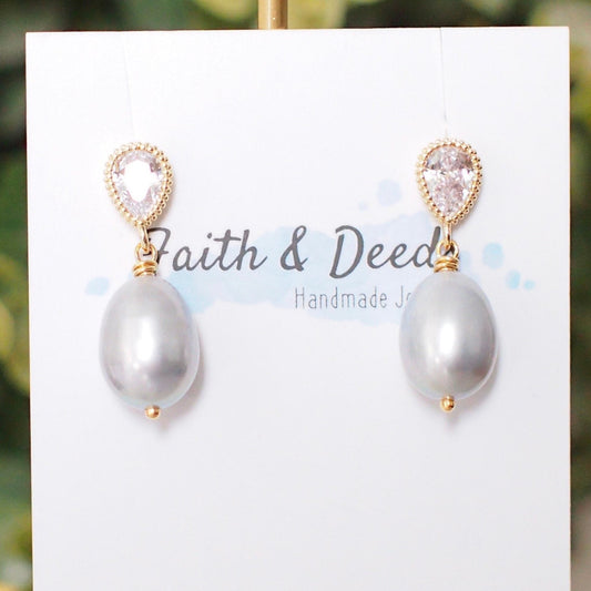 Gray Teardrop Pearl Earrings // Simple Earrings // 14K Gold-filled // Elegant & Gorgeous