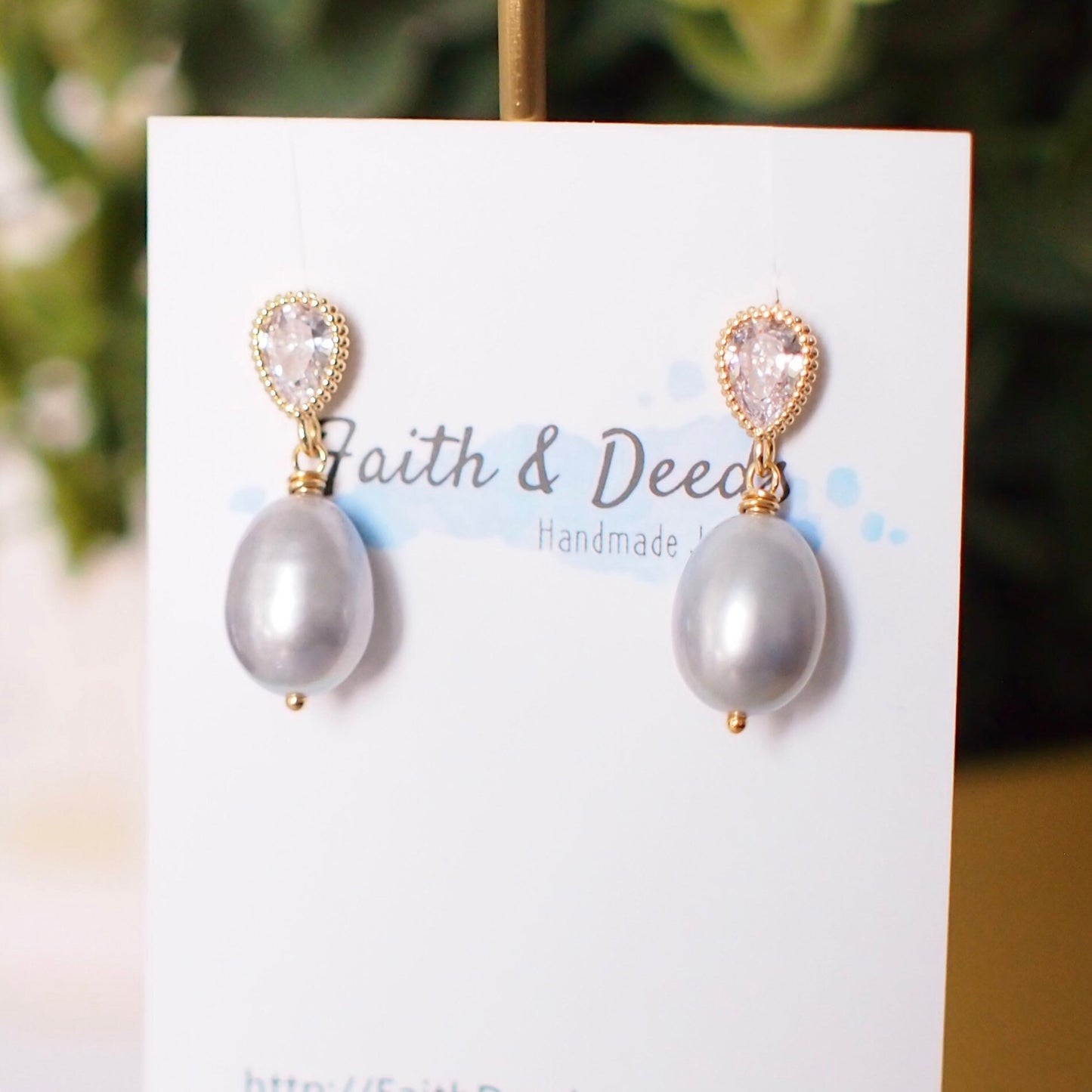 Gray Teardrop Pearl Earrings // Simple Earrings // 14K Gold-filled // Elegant & Gorgeous