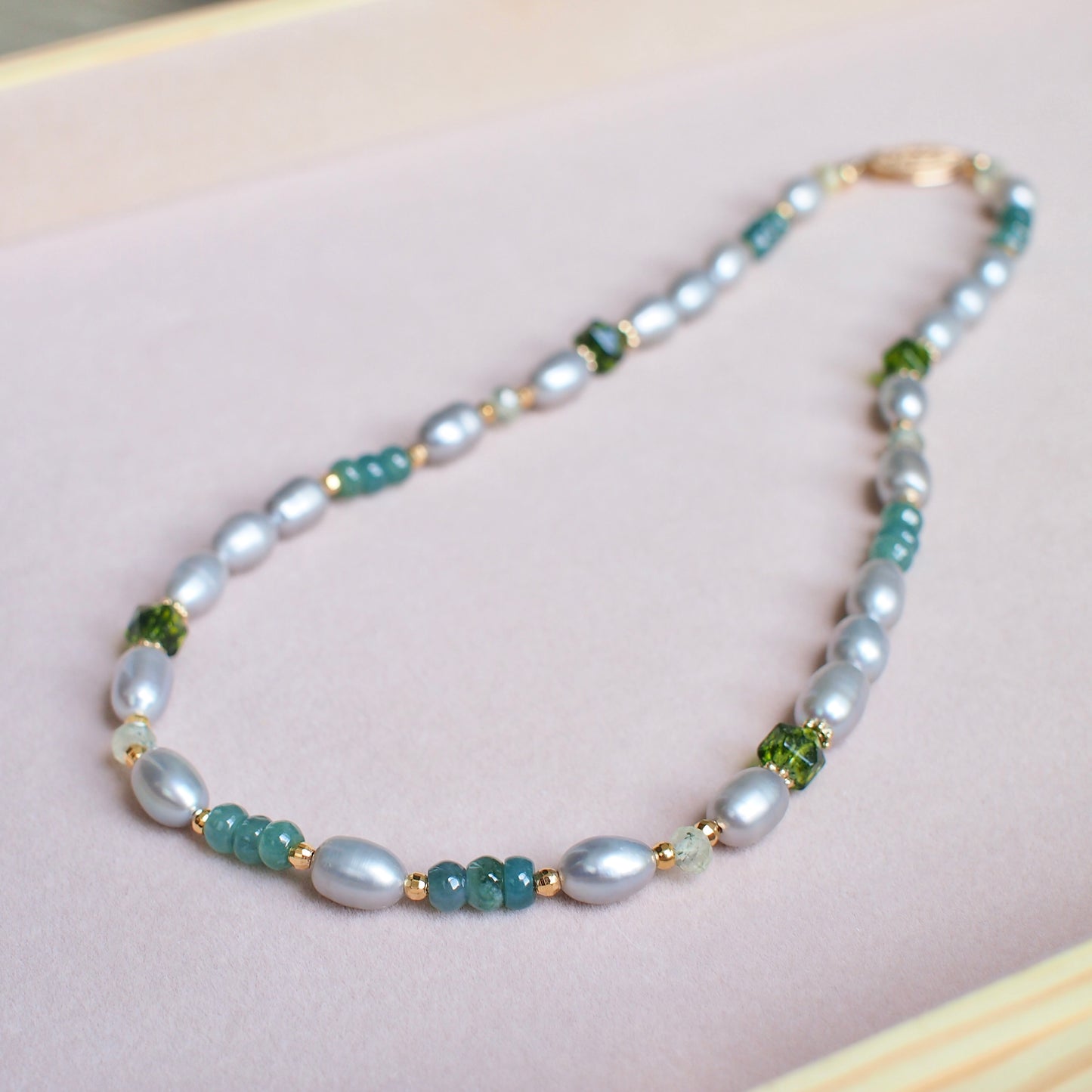 Gray Pearl x Jade Necklace // Peridot & Prehnite // Modern & Chic