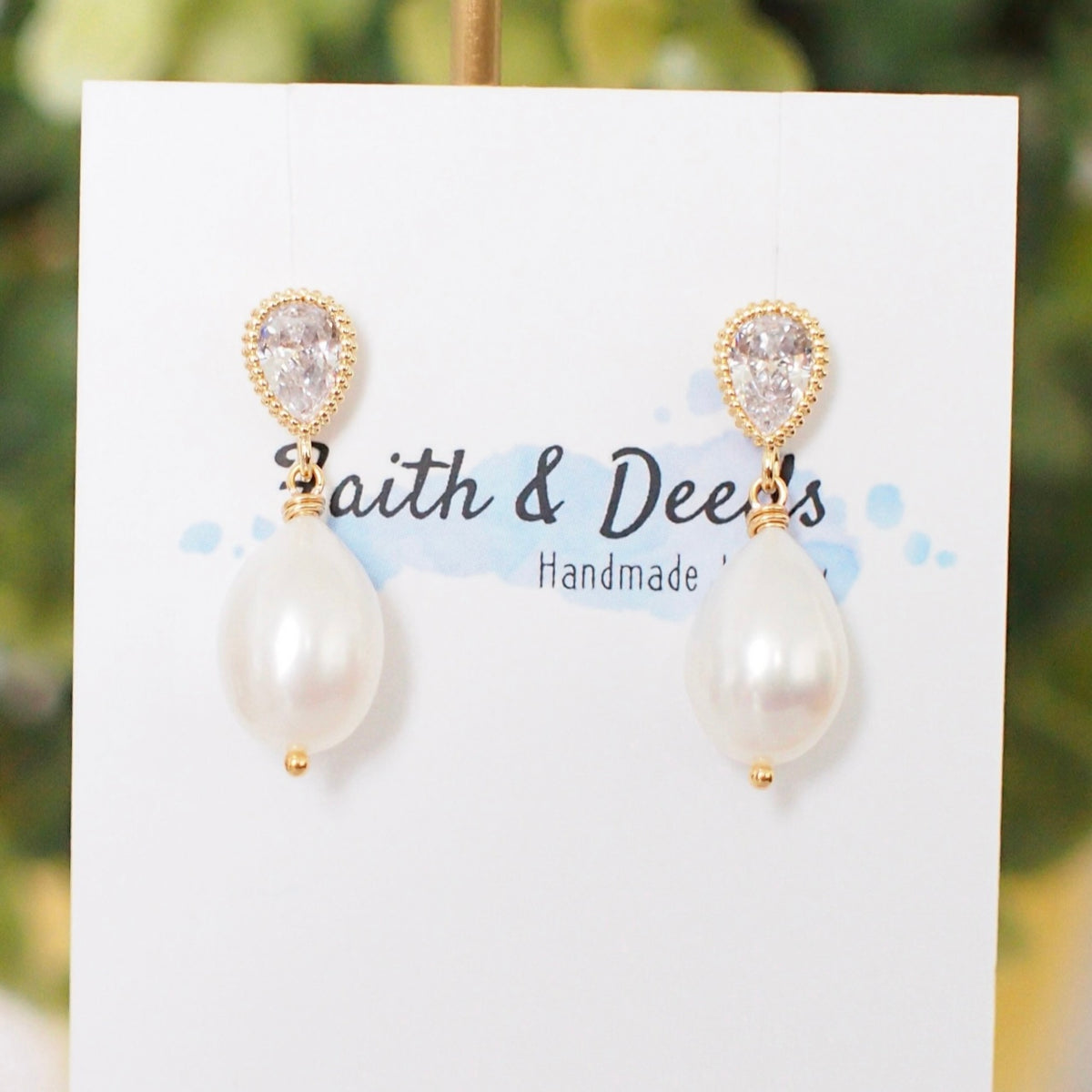 Freshwater Teardrop Pearl Earrings // Simple & Classy