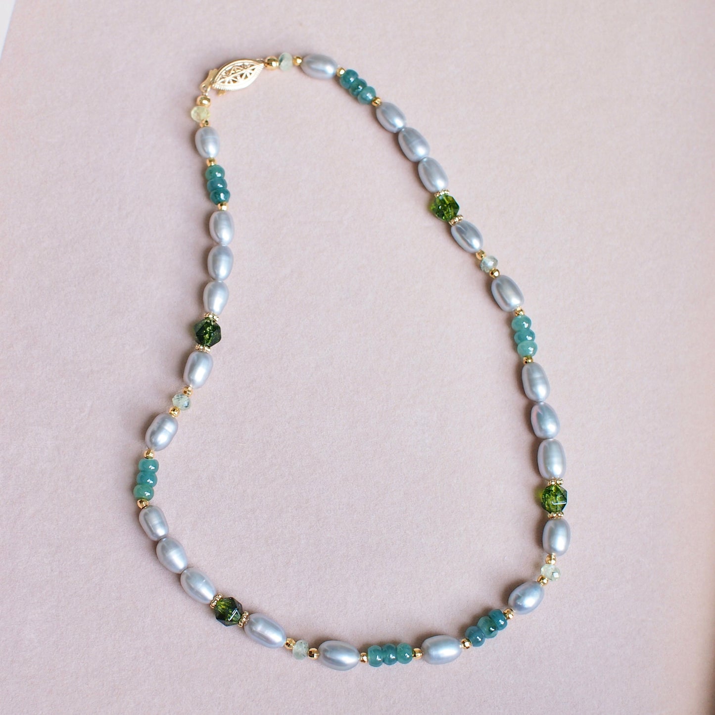 Gray Pearl x Jade Necklace // Peridot & Prehnite // Modern & Chic