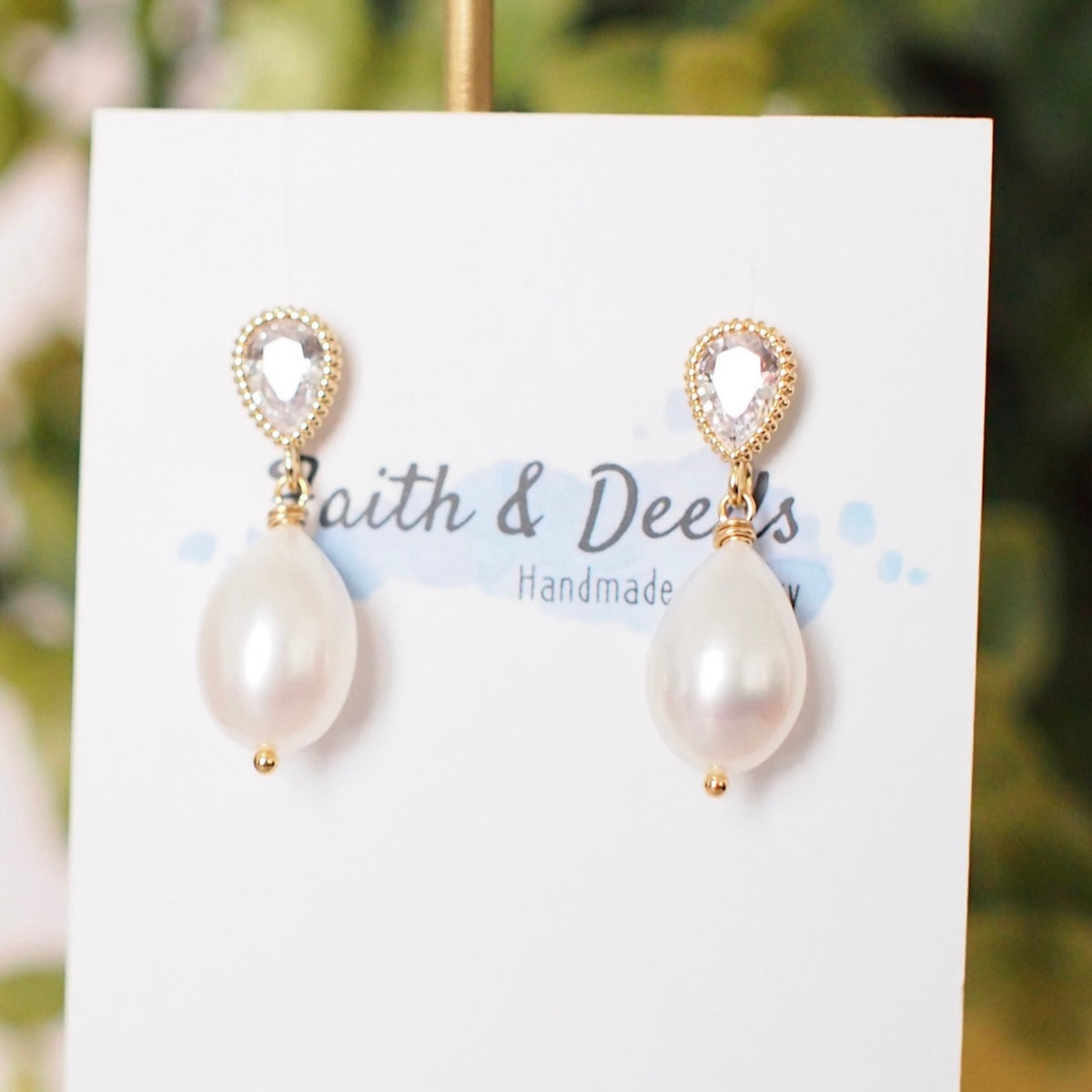 Freshwater Teardrop Pearl Earrings // Simple & Classy