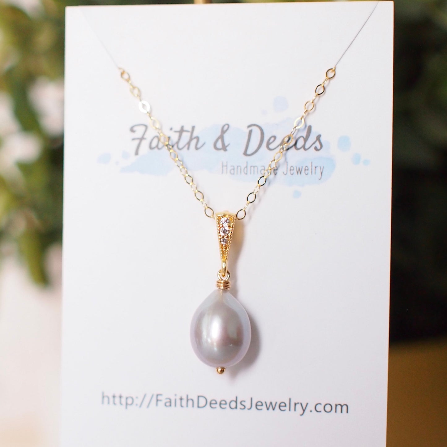 Gray Teardrop Pearl Pendant // 14K Gold-filled // Simple & Elegant