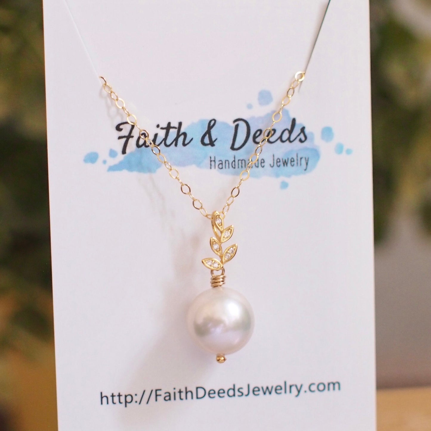 Fresh Water Pearl Pendant // 14K Gold-filled // Classic & Elegant