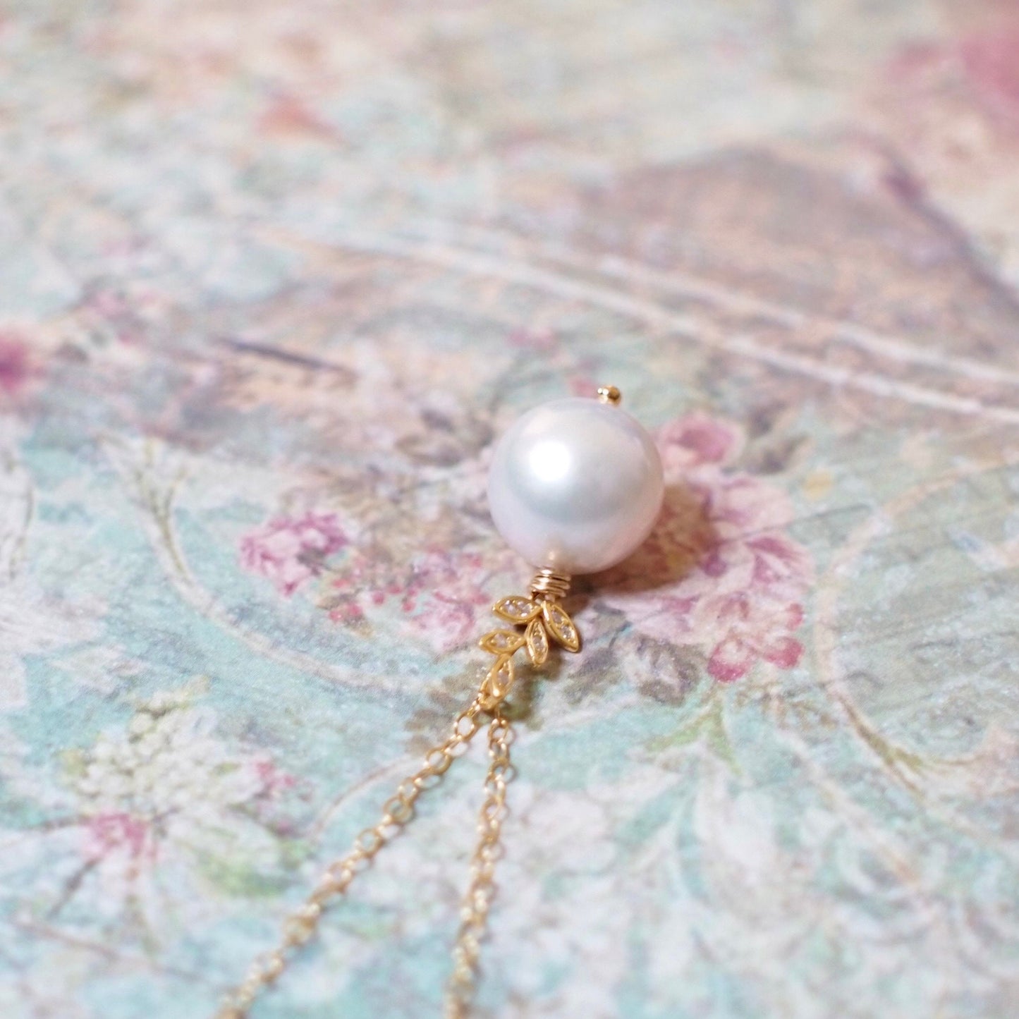 Fresh Water Pearl Pendant // 14K Gold-filled // Classic & Elegant